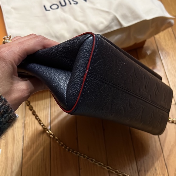 Louis Vuitton flap bag - Picture 9 of 14